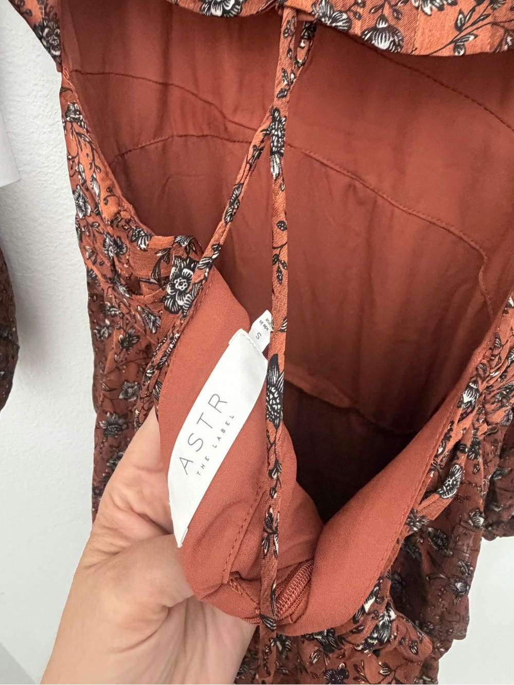 ASTR The Label Anora Copper Black Ditsy Long Sleeve Open Back Maxi Dress Small - Picture 9 of 9